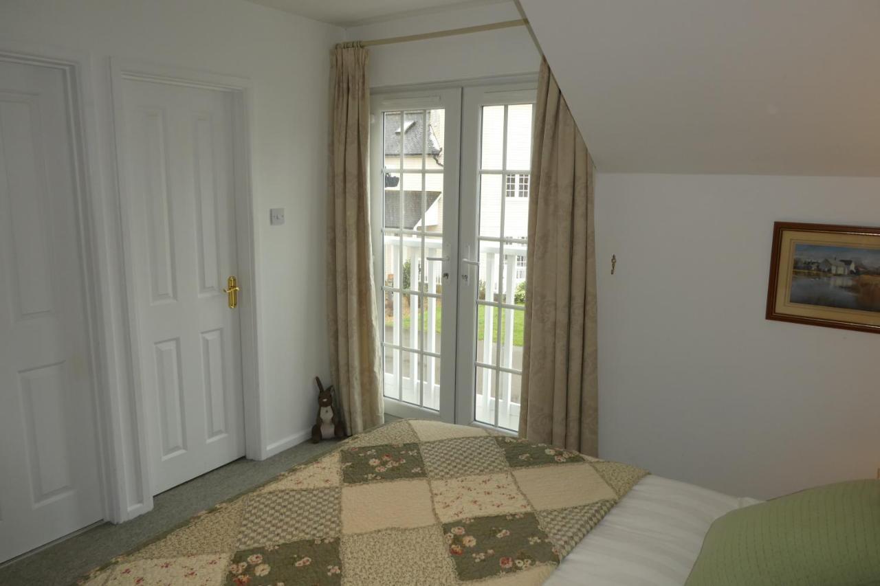 Liming Lodge - Lakeside Home In The Cotswolds South Cerney Eksteriør billede