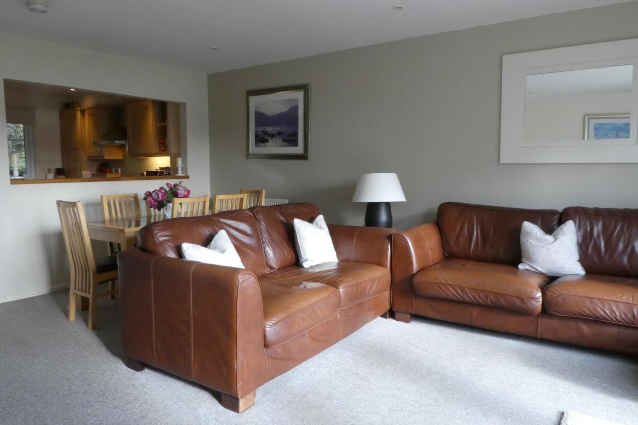 Liming Lodge - Lakeside Home In The Cotswolds South Cerney Eksteriør billede
