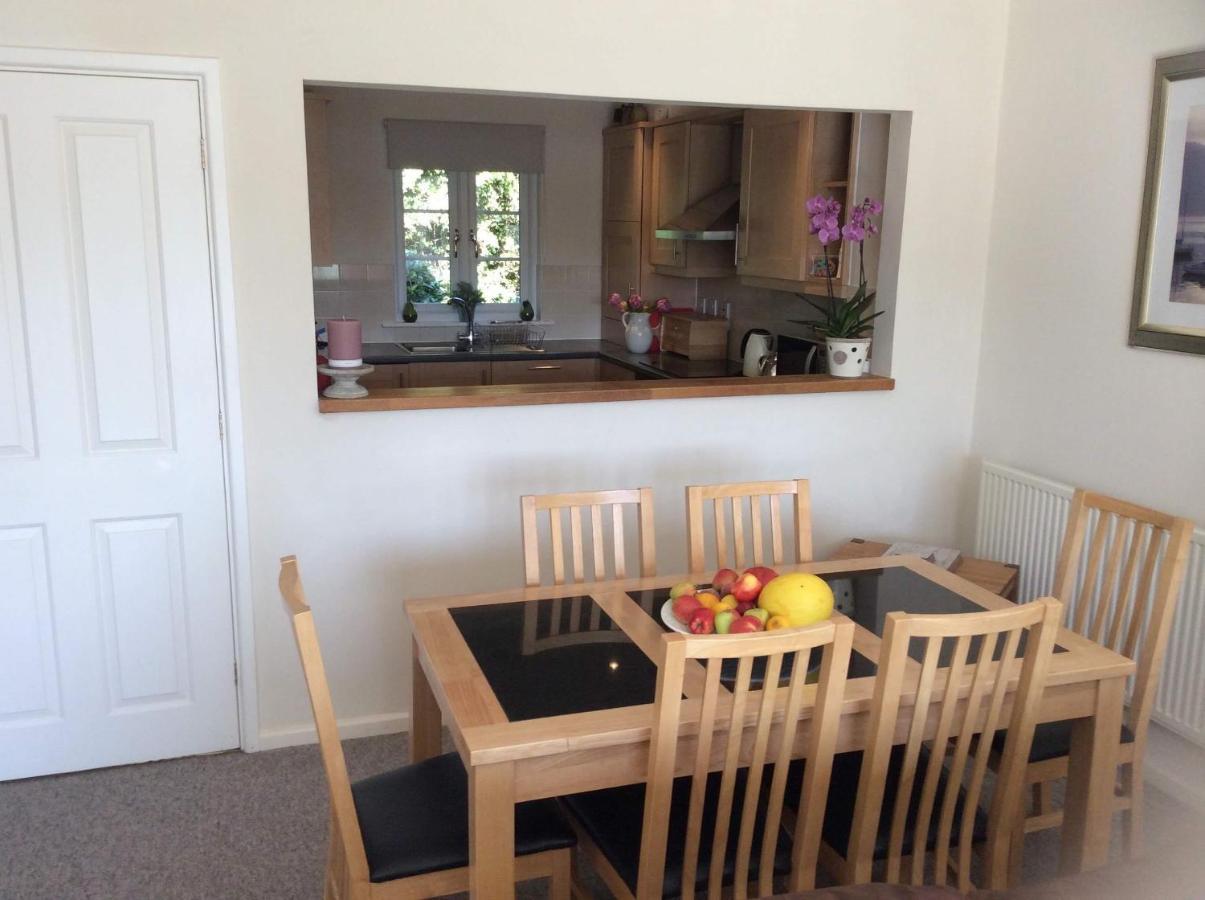 Liming Lodge - Lakeside Home In The Cotswolds South Cerney Eksteriør billede