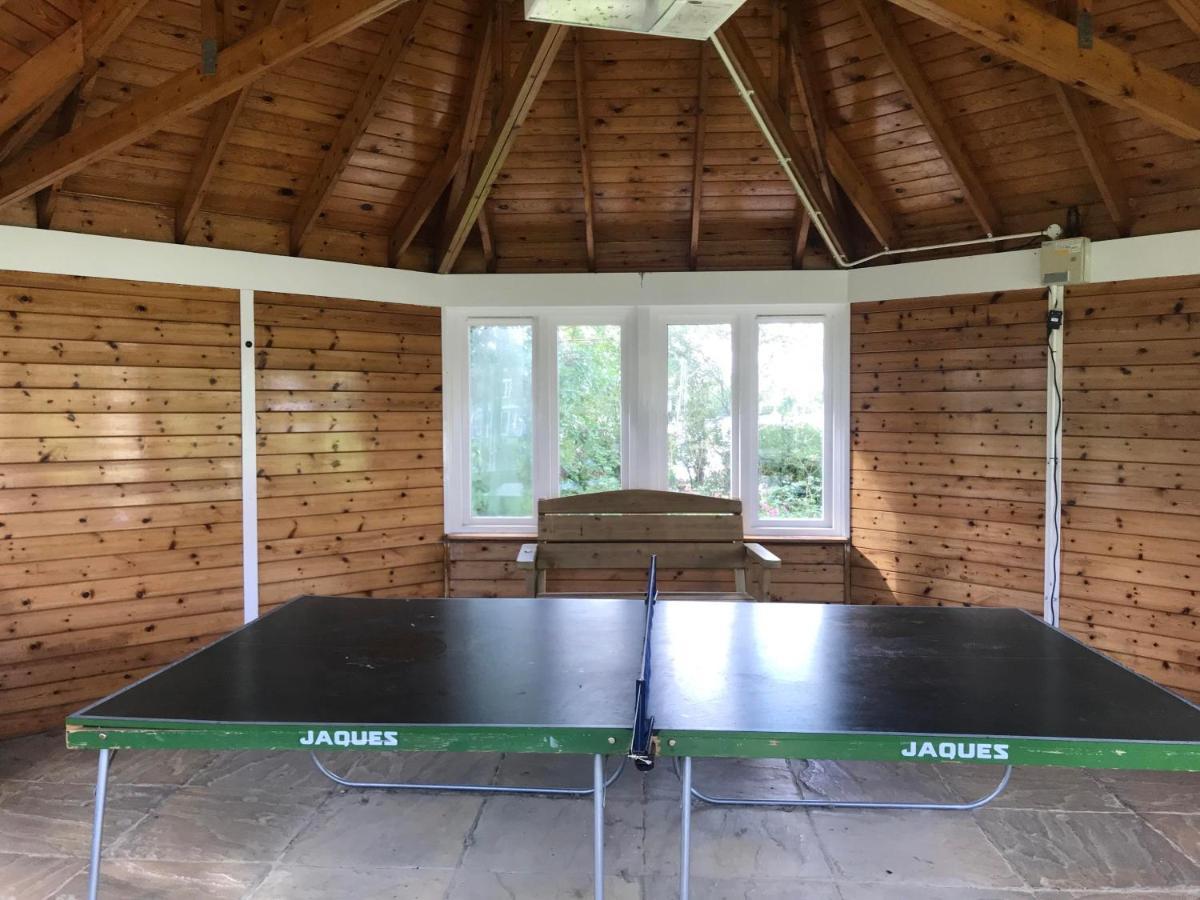 Liming Lodge - Lakeside Home In The Cotswolds South Cerney Eksteriør billede
