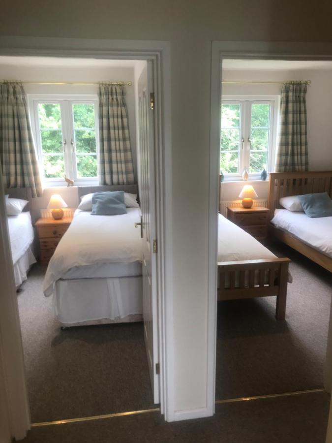 Liming Lodge - Lakeside Home In The Cotswolds South Cerney Eksteriør billede