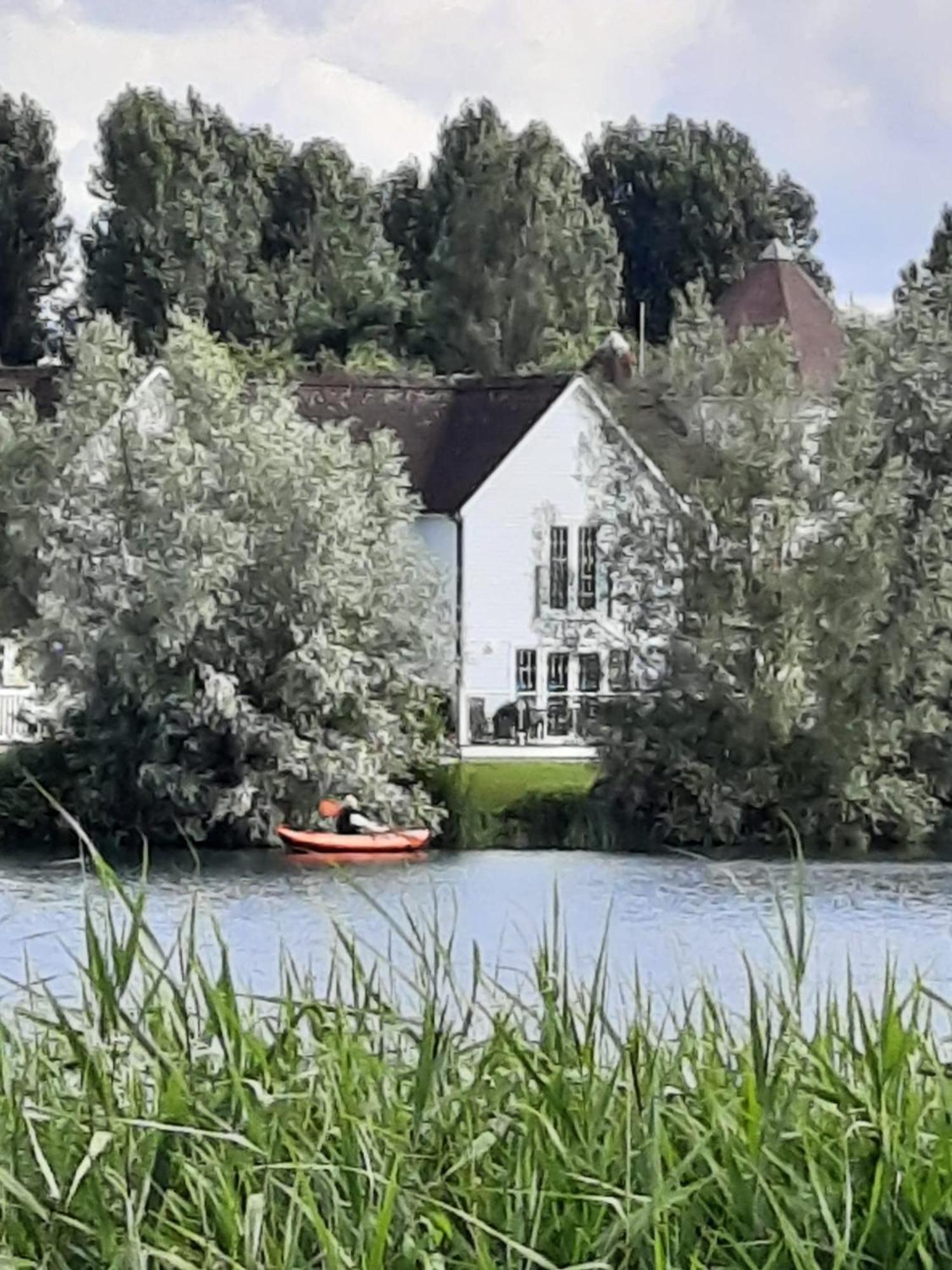 Liming Lodge - Lakeside Home In The Cotswolds South Cerney Eksteriør billede